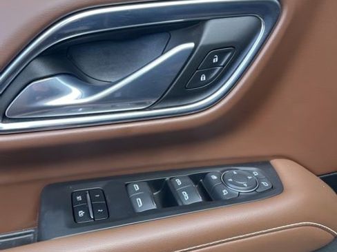 Used 2023 Chevrolet Suburban High Country w/ Advanced Technology Package image 15