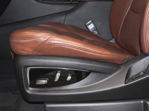 Used 2019 Cadillac Escalade ESV Premium Luxury image 22