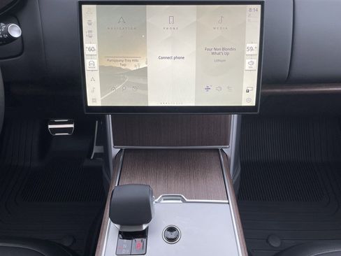 New 2025 Land Rover Range Rover SE image 19