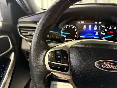 Used 2023 Ford Explorer XLT w/ Equipment Group 202A AWD/4WD image 15