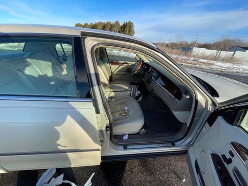 Used 2003 Lincoln Town Car Cartier image 27
