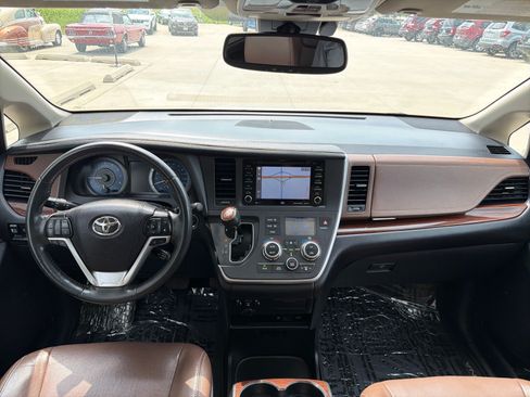 Used 2020 Toyota Sienna Limited Premium AWD/4WD image 28