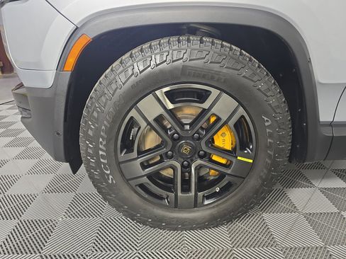 Used 2022 Rivian R1T Adventure image 9