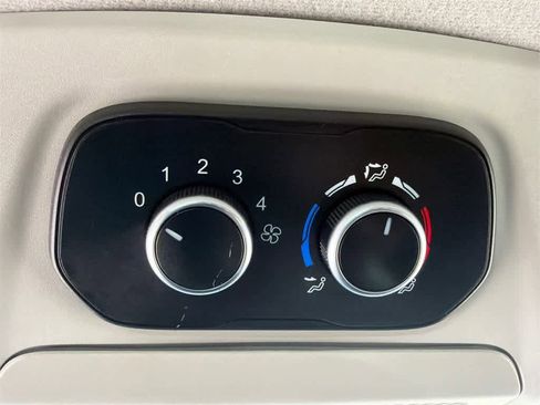 Used 2023 Ford Transit 350 XLT image 28