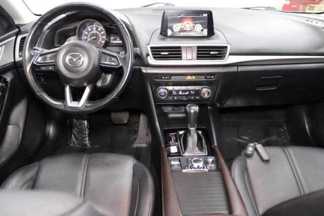 Used 2017 MAZDA MAZDA3 Touring FWD image 2