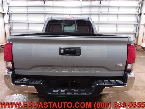 Used 2018 Toyota Tacoma TRD Off-Road image 8