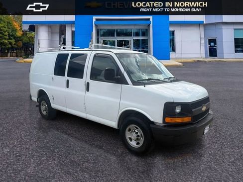 Used 2017 Chevrolet Express 2500 RWD image 3