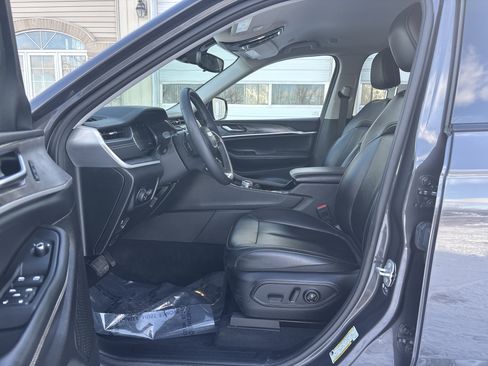 Used 2023 Jeep Grand Cherokee Limited image 79