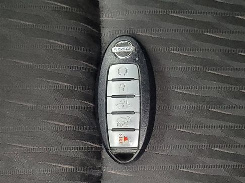 Used 2020 Nissan Rogue SV FWD image 32