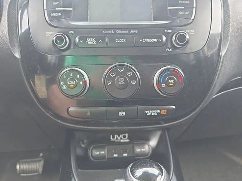 Used 2015 Kia Soul ! FWD image 27