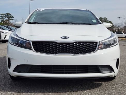 Used 2017 Kia Forte LX image 2
