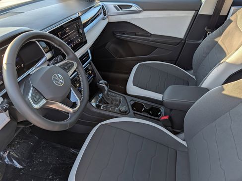 New 2026 Volkswagen Taos SE image 7