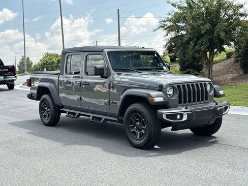 Used 2023 Jeep Gladiator Sport image 7