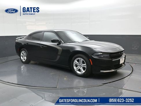 Used 2019 Dodge Charger SXT image 4