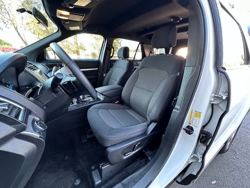 Used 2016 Ford Explorer XLT AWD/4WD image 12