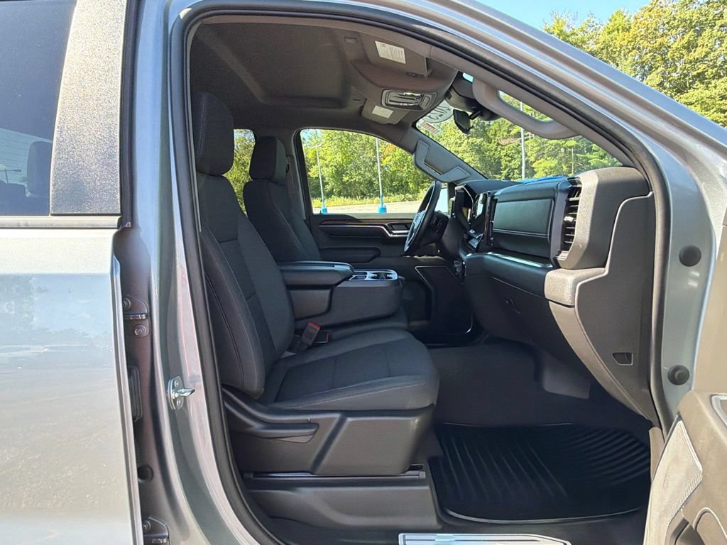 Used 2023 Chevrolet Silverado 1500 LT AWD/4WD image 33