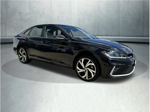 Used 2025 Volkswagen Jetta SEL FWD image 5