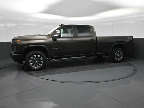 Used 2022 Chevrolet Silverado 2500 Custom w/ Custom Value Package image 4