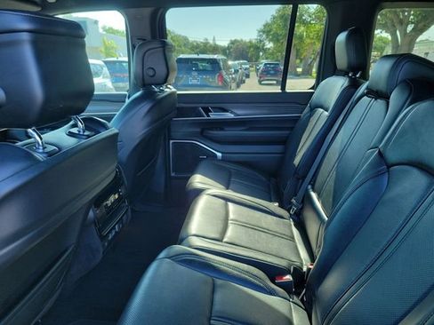 Used 2024 Jeep Wagoneer L Series II RWD image 14