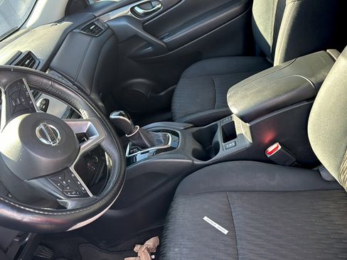 Used 2017 Nissan Rogue SV w/ HEV Premium Package FWD image 4