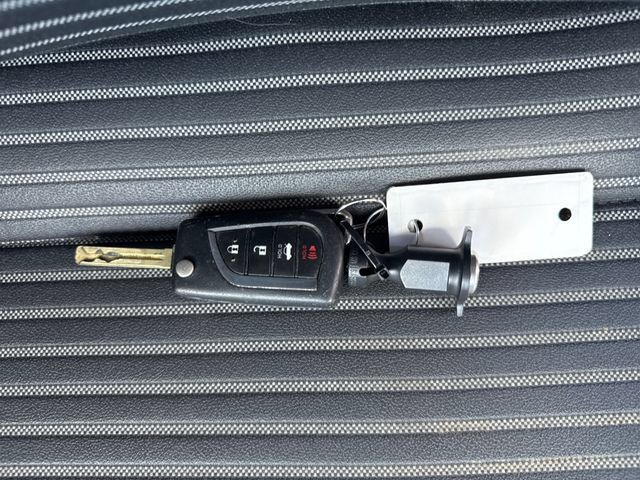 Used 2021 Toyota Camry SE FWD image 28