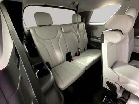 Used 2022 Hyundai Palisade SEL w/ 8P Bench Seat Package AWD/4WD image 26