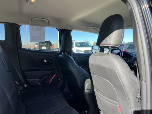 Used 2016 Jeep Renegade Trailhawk w/ Premium Trailhawk Package image 19