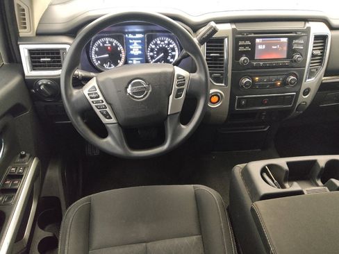 Used 2018 Nissan Titan SV image 22