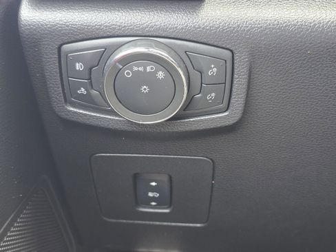 Used 2017 Ford F150 XLT w/ Equipment Group 302A Luxury AWD/4WD image 12