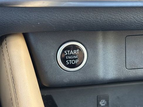 Used 2022 Nissan Rogue Platinum w/ Head-Up Display Package image 9