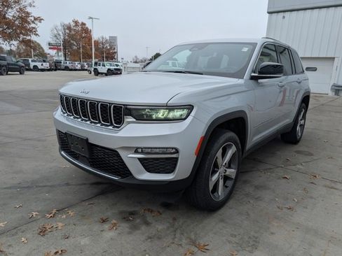 Used 2022 Jeep Grand Cherokee Limited image 23