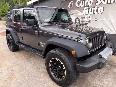 Used 2017 Jeep Wrangler Unlimited Sport w/ Quick Order Package 24S AWD/4WD image 9