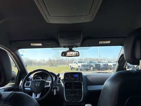 Used 2018 Dodge Grand Caravan GT image 16
