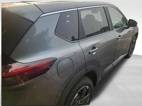 Used 2024 Nissan Rogue SV FWD image 3