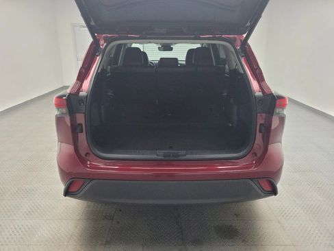 Used 2021 Toyota Highlander XLE image 29