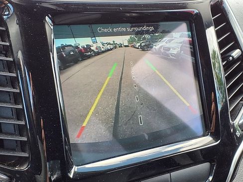 Used 2020 Jeep Cherokee Limited FWD image 16