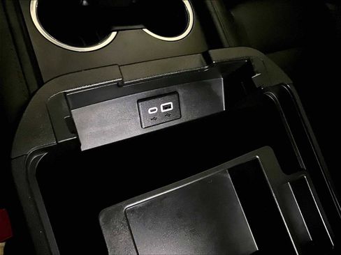 Used 2024 Chevrolet Suburban Z71 image 39