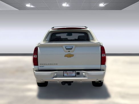 Used 2012 Chevrolet Avalanche LTZ RWD image 10