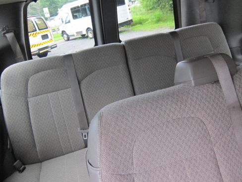 Used 2017 Chevrolet Express 3500 LS image 16