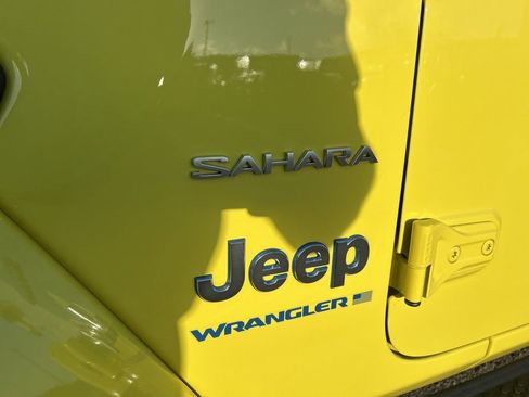 Used 2023 Jeep Wrangler Unlimited Sahara w/ Cold Weather Group image 19
