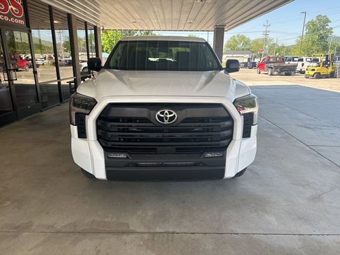 Used 2022 Toyota Tundra SR5 w/ SR5 Premium Package RWD image 2