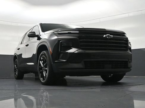 Used 2023 Chevrolet Traverse LT FWD image 28