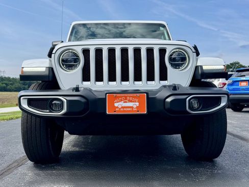 Used 2018 Jeep Wrangler Unlimited Sahara w/ Dual Top Group AWD/4WD image 4