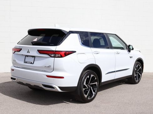 New 2025 Mitsubishi Outlander SE image 23