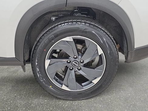 Used 2025 Nissan Rogue SV AWD/4WD image 31