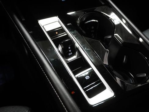 Used 2024 Volkswagen Atlas SE image 28