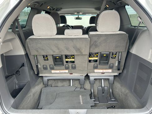 Used 2017 Toyota Sienna LE FWD image 32