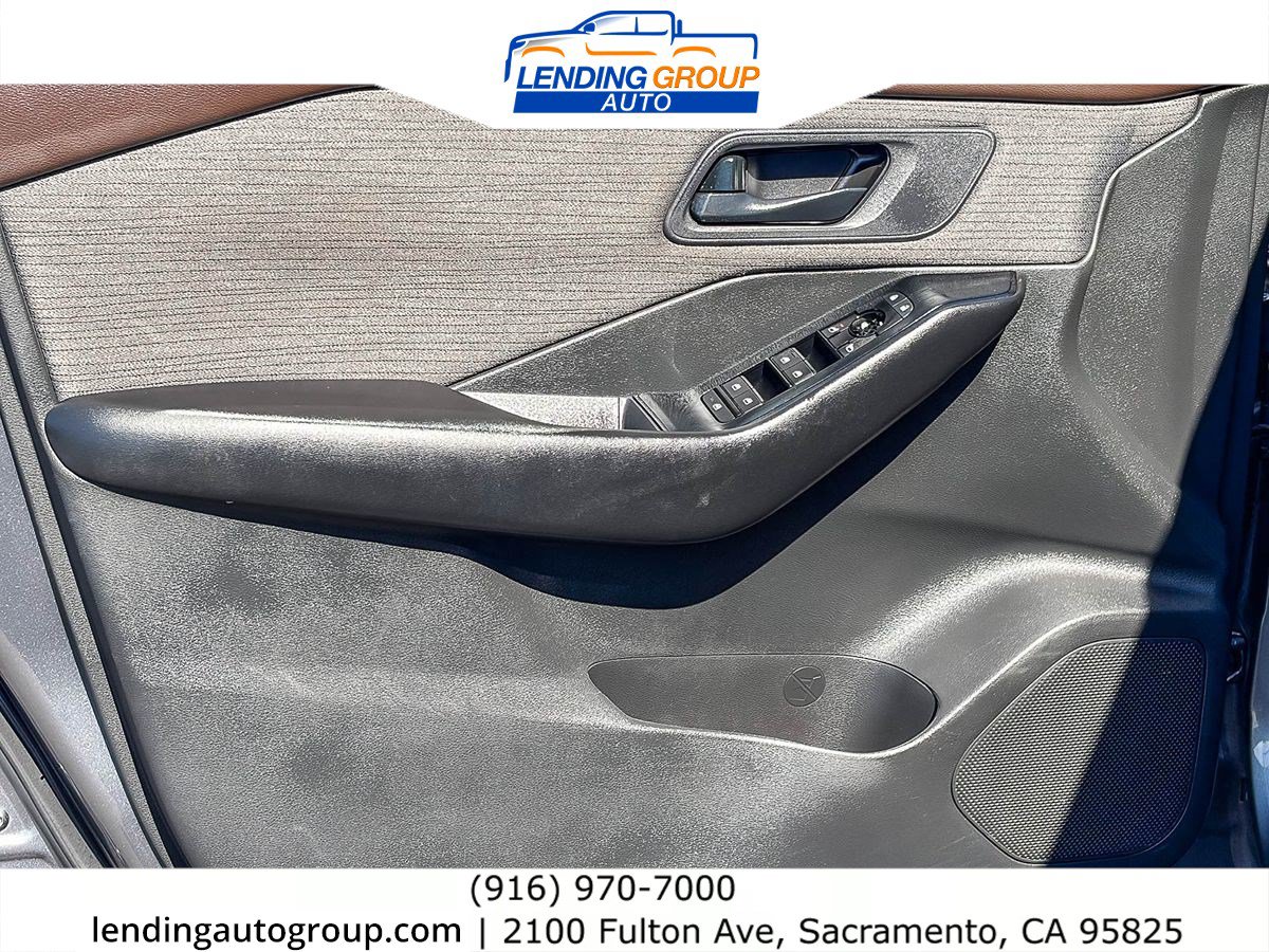 Used 2023 Nissan Rogue S AWD/4WD image 19