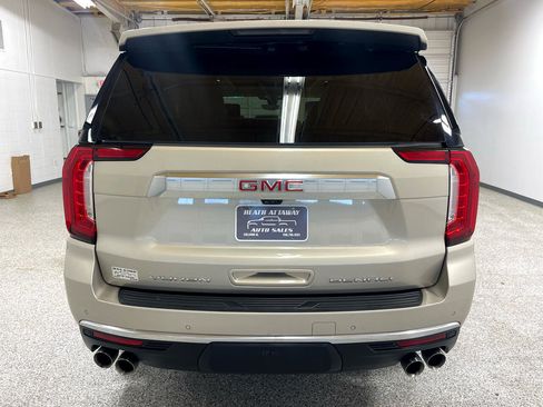 Used 2021 GMC Yukon Denali w/ Denali Premium Package image 6