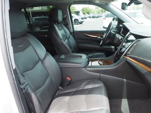 Used 2020 Cadillac Escalade Premium Luxury AWD/4WD image 22